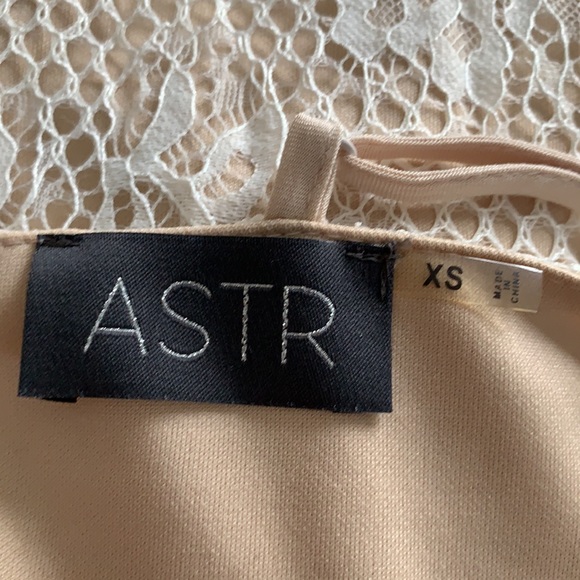 ASTR the Label Nude and Orange Lace Overlay V Neckline Slip Dress - Picture 12 of 14